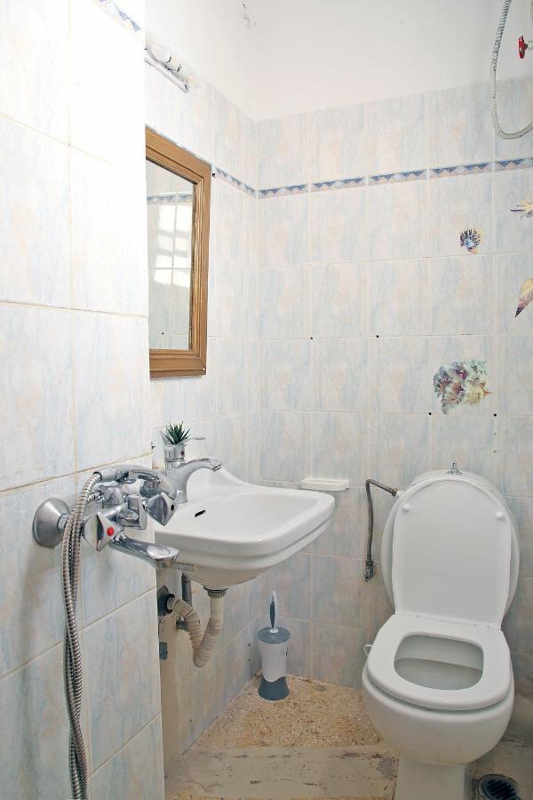 Renata Room By The Sea Near Airport Loútsa Exterior foto